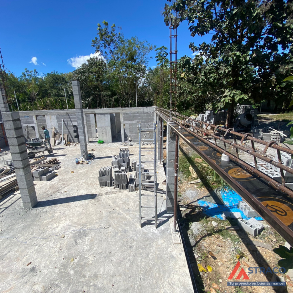 Concrete columns and ring beam formwork integrated into wall structure in house construction in Boquete