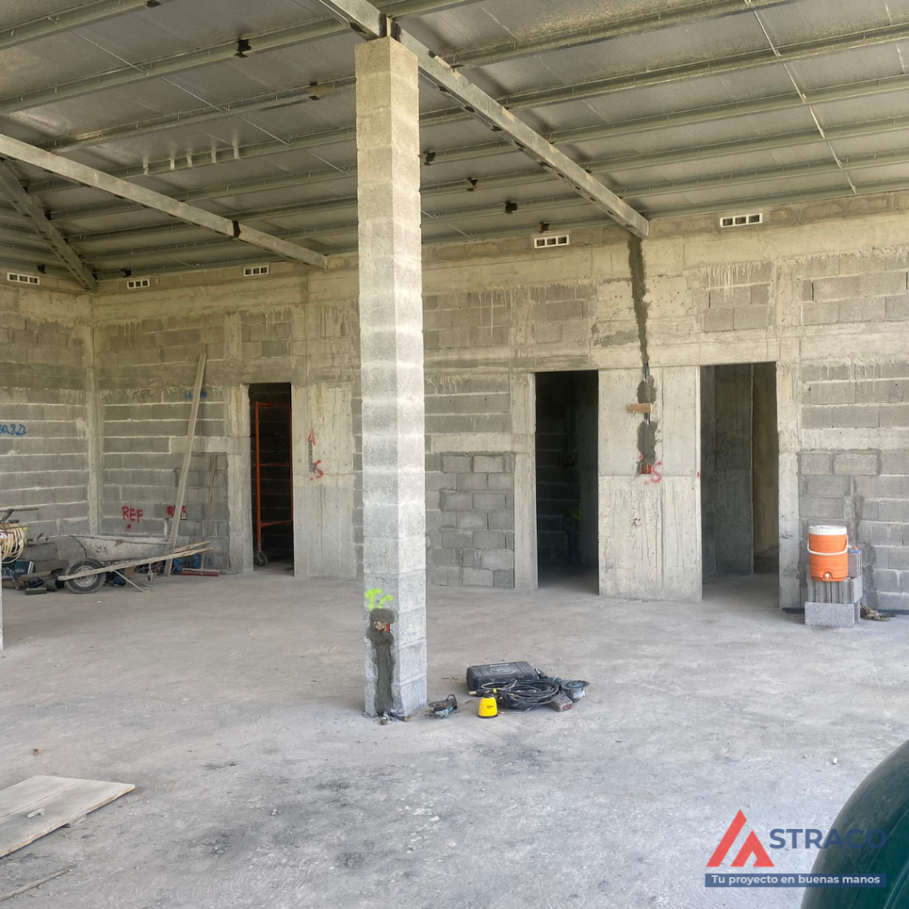 Completed concrete wall structure with integrated columns and beams inside residential house in Boquete, Panama