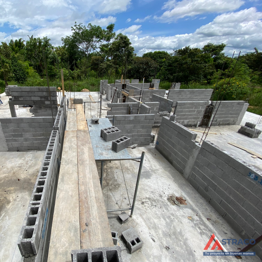 Interior concrete block wall construction with structural layout in Alto Boquete, Chiriquí